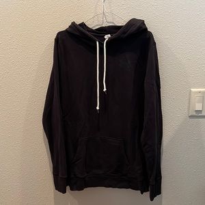 Women’s black Under Armour sweatshirt size medium